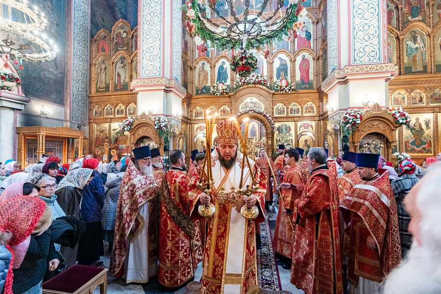 Божественная литургия в Преображенском соборе города Люберцы